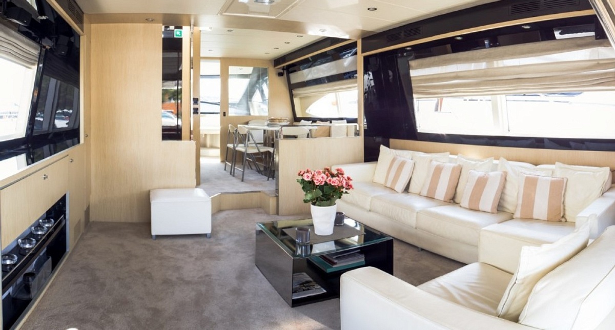 Аренда яхты RIVA 75 VENERE DOLCE MIA во Франции - салон